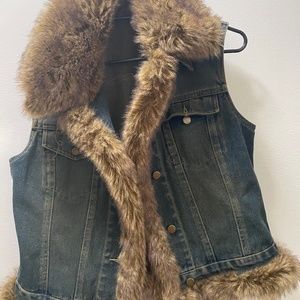 A Jean / faux fur Newport News small vest is available